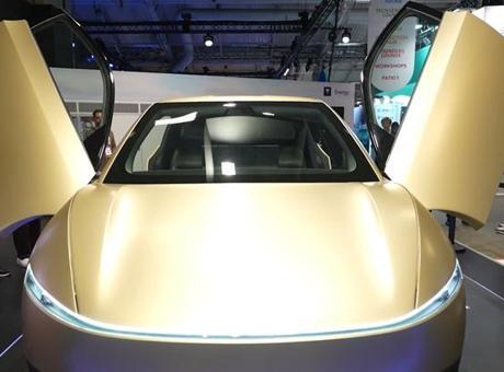 Tesla'nın sürücüsüz Cybercab aracı görücüye çıktı