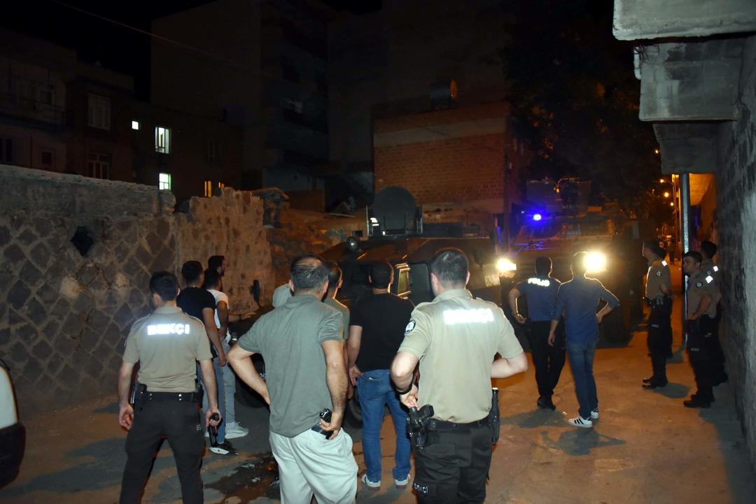 Polis