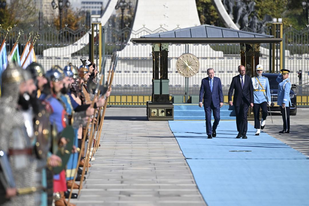 Almanya Başbakanı Merz Türkiye'de: Cumhurbaşkanı Erdoğan kendisini resmi törenle karşıladı 4