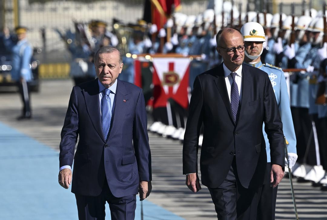 Almanya Başbakanı Merz Türkiye'de: Cumhurbaşkanı Erdoğan kendisini resmi törenle karşıladı 13