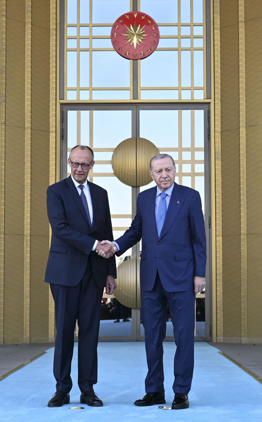 Almanya Başbakanı Merz Türkiye'de: Cumhurbaşkanı Erdoğan kendisini resmi törenle karşıladı 15