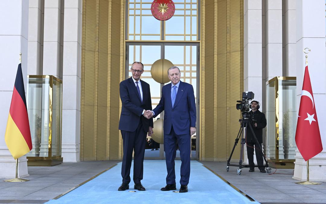 Almanya Başbakanı Merz Türkiye'de: Cumhurbaşkanı Erdoğan kendisini resmi törenle karşıladı 16