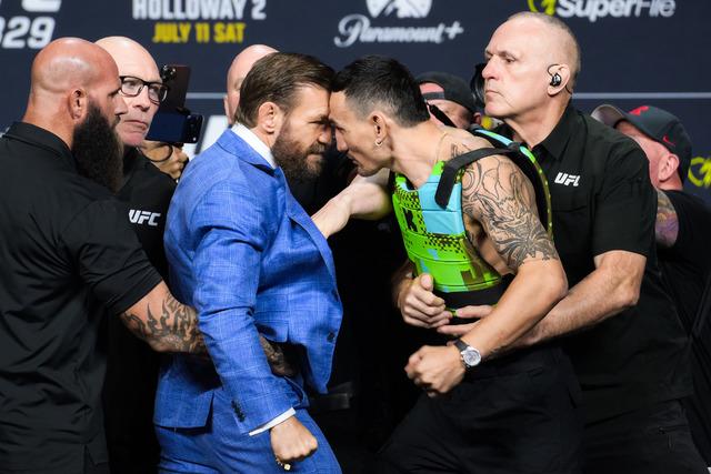 Conor McGregor vs Max Holloway 🔥